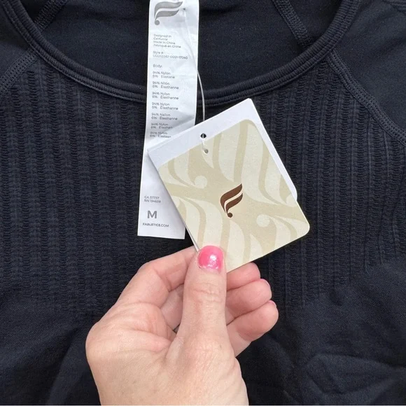 Fabletics Black Long Sleeve Athletic Top Stretchy Medium BNWT - Picture 5 of 5